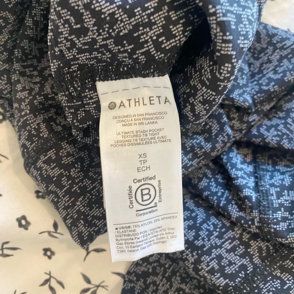 Athleta “Ultimate Stash Pocket 7/8 textured Tight” leggings reflective pattern - Picture 6 of 9